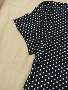 Women&#39;s Black Polka Dot Top With Round Neck