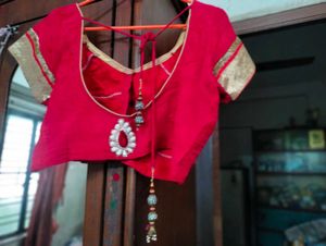 Cream Red Colour Saree With Blouse.
