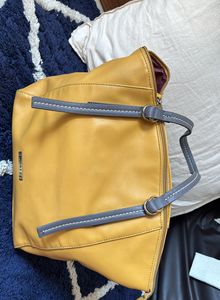 Chic Yet Stunty Yellow And Grey Shoulder Bag