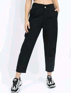 Mom Fit Black Jeans