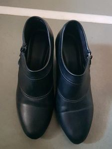 black heel shoes with zip..Almost new