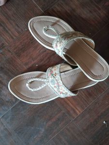 Beautiful Kolapuri Chappal For Women
