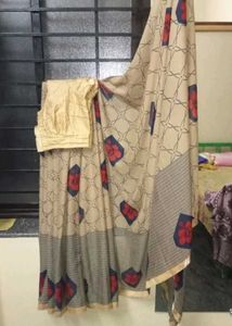 Super Sare With Hibiscus🌺Flower And Golden Blouse