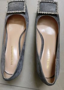 Classy Suede Grey Pumps With Rhinestone