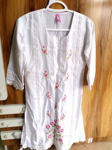 🤍💗A Pretty White Kurta With Pant Set