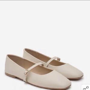 Elegant Cream Ballerinas
