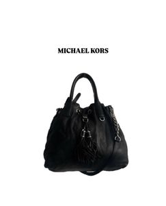 Authentic Michaelkors pure leather drawstring bag.
