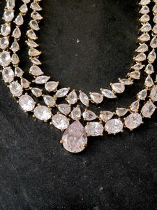 Parinika Ad Neck Set