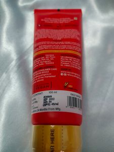 Aqualogica Detan + Smoothie Face Wash