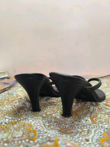 VISHUDH BLACK HEELS (EU 39)
