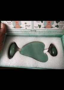 Oriflame Gua Sha And Jade Roller Set.
