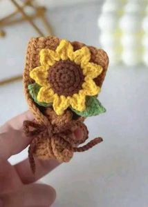 Handmade Crochet Sunflower Keychain – Aesthetic🌻