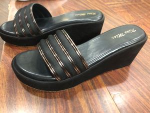 Chic Black Wedges Size UK4