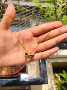 Bow Pendant Necklace