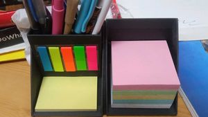 Sticky Notes Pencil Stand