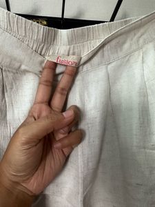 Elegant Grey Capri Pants