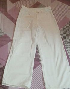 white pant