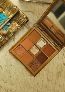 Huda Beauty Nude Medium palette.