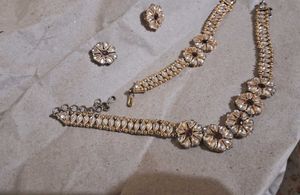 🌟 Bridal-Style Kundan Jewelry Set –