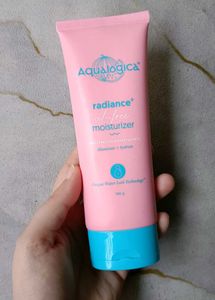 Aqualogica radiance+ oil free moisturizer