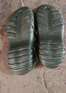 Men&#39;s Olive Clogs
