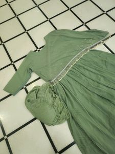 Beautiful Green Gown With Heavy Lac💚