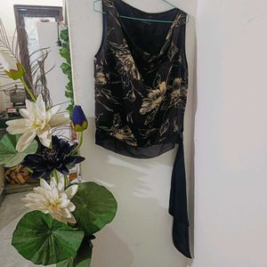 Floral Sleeveless Top🌹