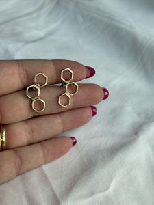 Honeycomb shaped golden studs earrings