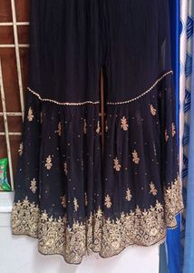 Elegant Black &amp; Gold Embroidered Kurti
