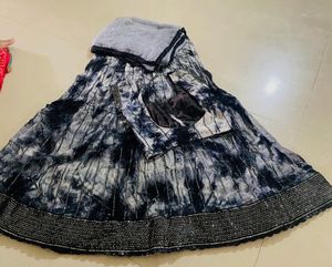 Lehenga, Blouse With Odhani 🖤🩶