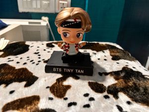BTS Kim Taehyung/ V Tiny Tan Figurine