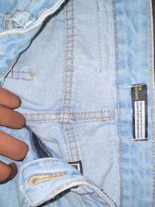 “Bold in Blue: Trendy Baggy Jeans for Effortless!