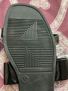 Chic Plack Glossy Flats