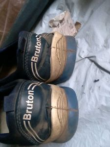 Bruton Laceless Mens Walking Shoes.
