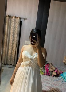 Elegant White Ethnic Gown❤️🎀🦋