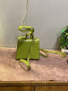 sale alert 🔔 🔥🔥🔥🔥🔥Small Sling Handbag