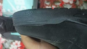 Jordan 4s black cat UA,