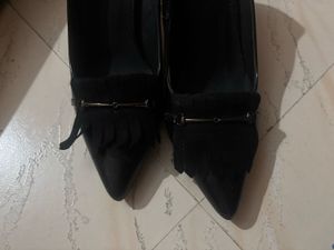 Woods Black Leather Flats