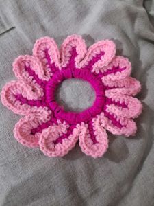 Pink Crochet Flower Scrunchie🌸🎀