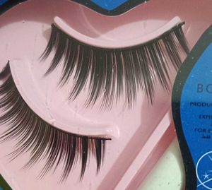 Bonjour False Eyelashes with Glue - Heart Case