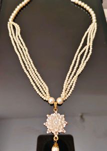 Elegant Pearl Flower Necklace