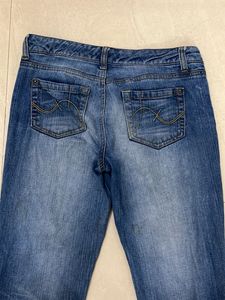 its a boot cut jeans size 8 can be suitable for 28