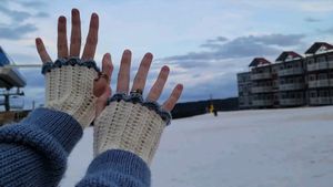 crocheted fingerless hand warmers
