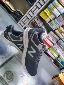 Lightweight And Comfortable Mens Shoes