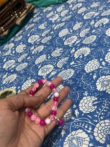 3 coloured different beads