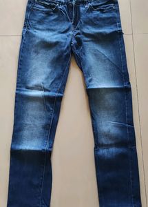 Levi&#39;s Jean XS ize 28&#34;