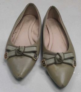 Elegant Olive Green Ballet Flats