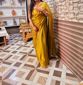 Jimmy Choo Fabric Saree With Unstitch Blouse