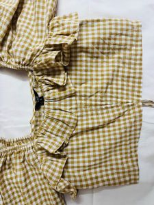 Gingham Crop Top with Puff Sleeves