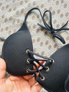 Free size pretty black bralette